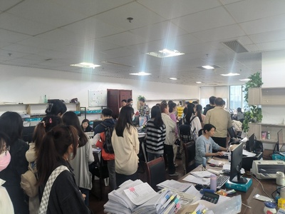 主題教育進(jìn)行時(shí) | '經(jīng)'世相伴，'職'等你來——經(jīng)濟(jì)與管理學(xué)院開展'海大學(xué)子看舟山'就業(yè)實(shí)踐教育主題活動(dòng)